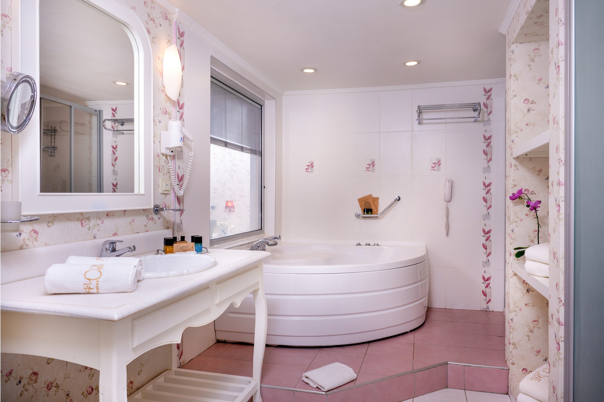 Honeymoon Laura Ashley Oda 4